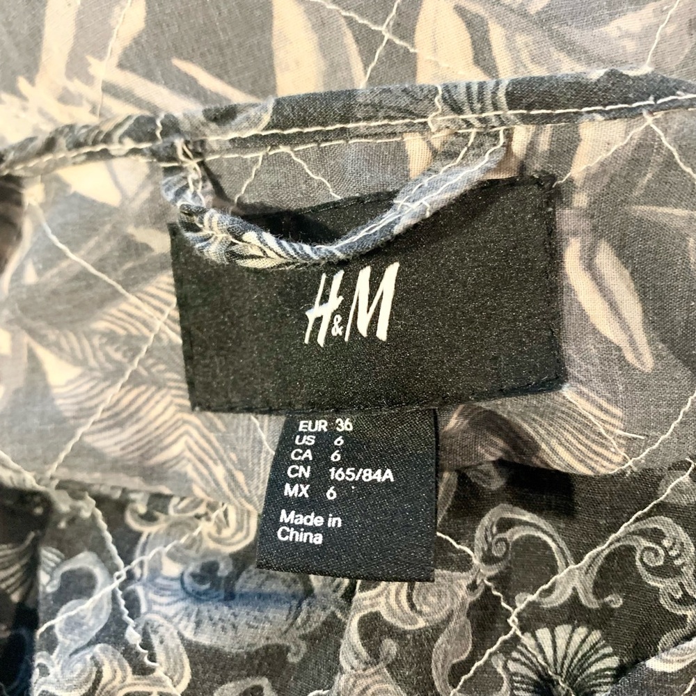 MOVING SALE | Women’s H&M Tropical Print Festival Jacket, Size 6 - Picture 5 of 5